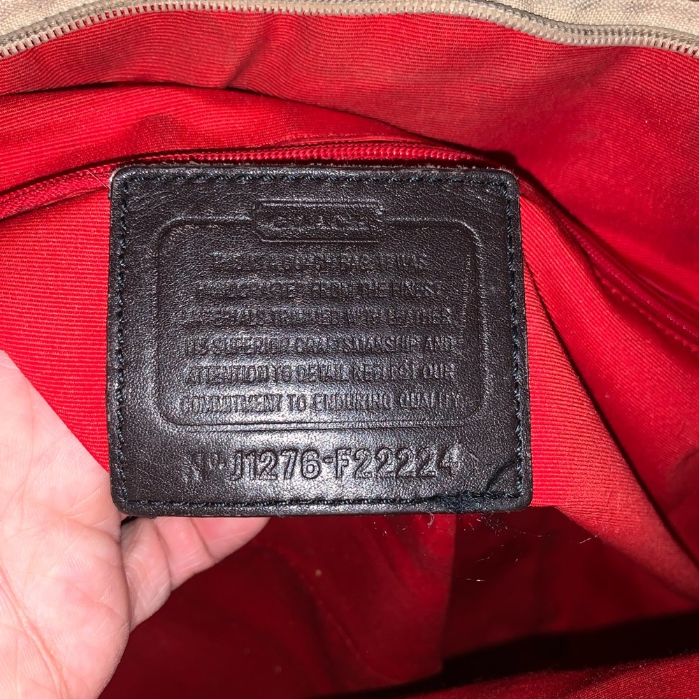 👛💜COACH Peyton Clover Purse💜👛 READ DESCRIPTION AND SEE PHOTOS AND VIDEO - Picture 13 of 15